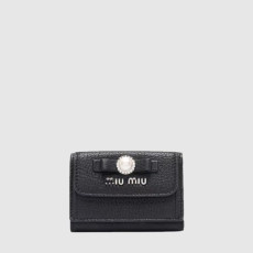 미우미우 여성 펄 보우 로고 트리폴드 지갑 - Miumiu Womens Pearl Bow Logo Trifold Wallet - miw698x
